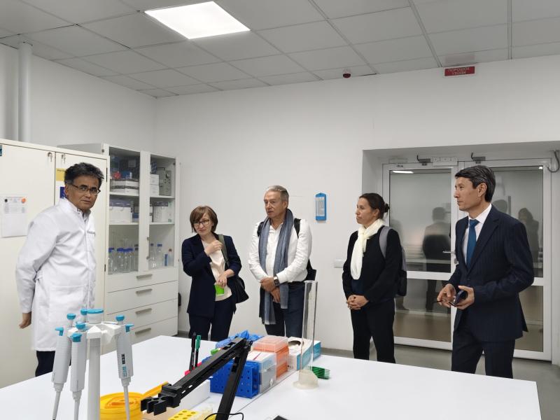 В Национальном холдинге «QazBioPharm» состоялась встреча с Чрезвычайным и Полномочным Послом Франции