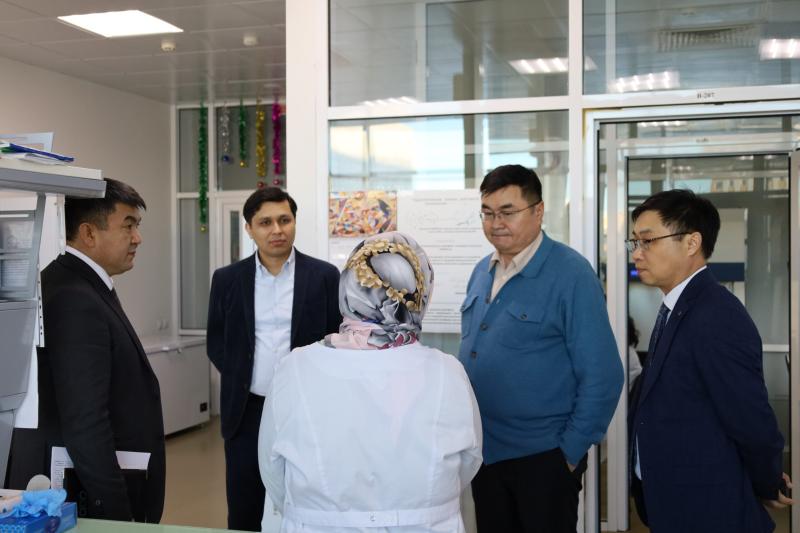 В Национальном холдинге «QazBioPharm» состоялась встреча с профессором Нурланом Кенжеахметом