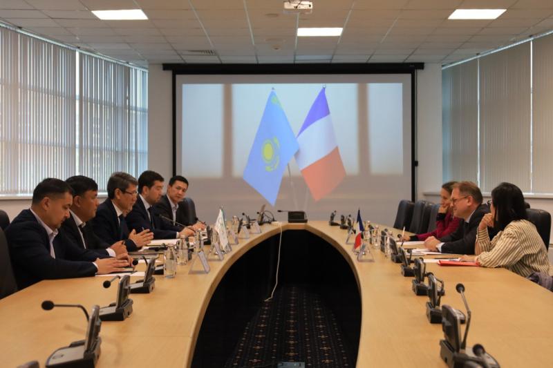 В Национальном холдинге «QazBioPharm» состоялась встреча с Чрезвычайным и Полномочным Послом Франции