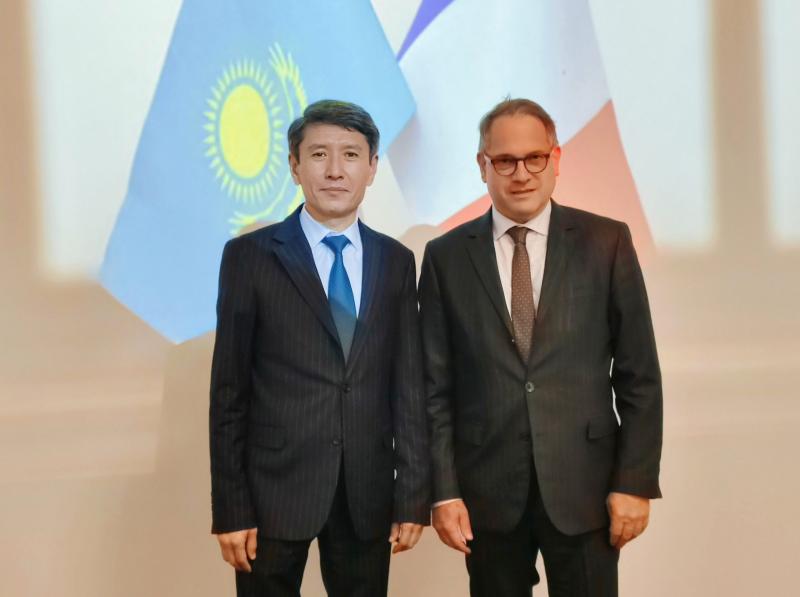 В Национальном холдинге «QazBioPharm» состоялась встреча с Чрезвычайным и Полномочным Послом Франции