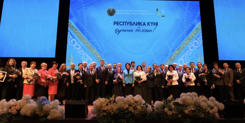 Сотрудники дочерних организаций Национального холдинга «QazBioPharm» удостоены государственных наград