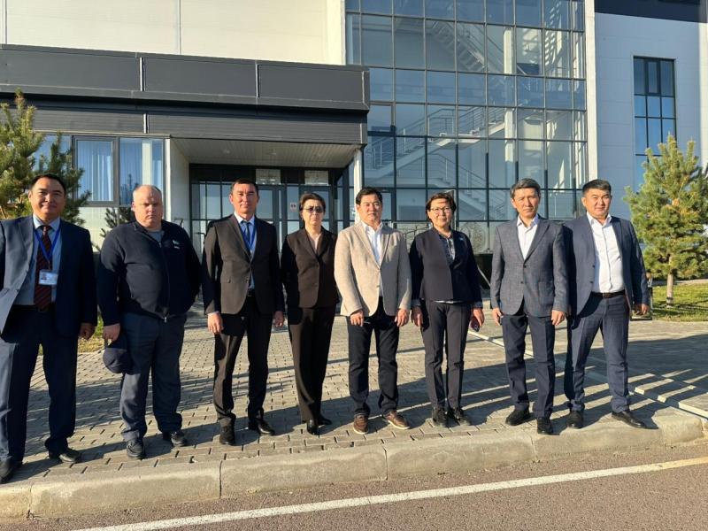 Депутаты Мажилиса ознакомились со стратегическими объектами страны в сфере биологической безопасности