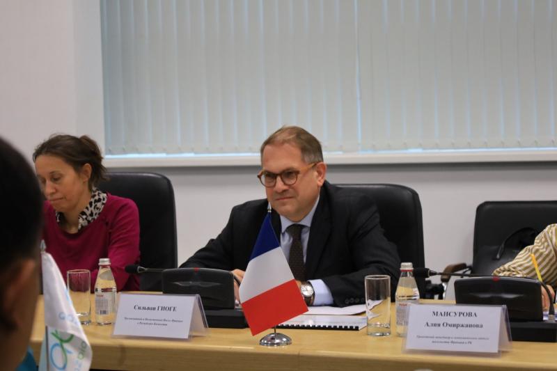 В Национальном холдинге «QazBioPharm» состоялась встреча с Чрезвычайным и Полномочным Послом Франции