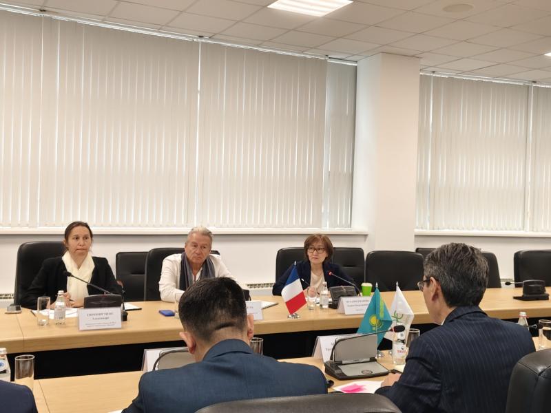 В Национальном холдинге «QazBioPharm» состоялась встреча с Чрезвычайным и Полномочным Послом Франции