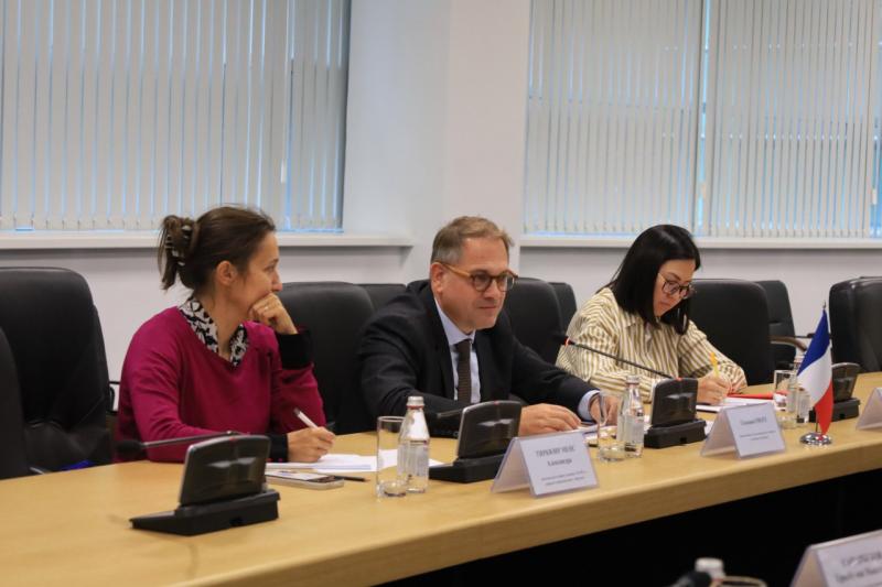 В Национальном холдинге «QazBioPharm» состоялась встреча с Чрезвычайным и Полномочным Послом Франции